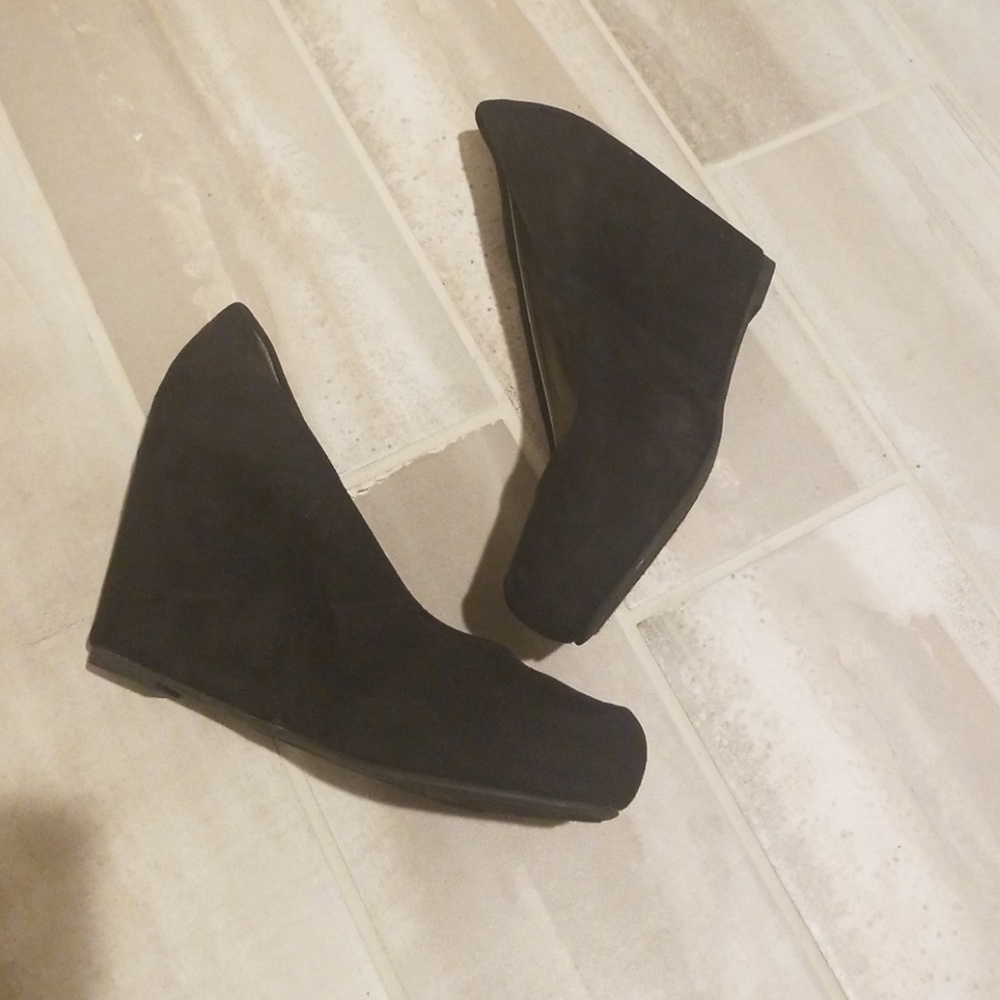 Black Wedges